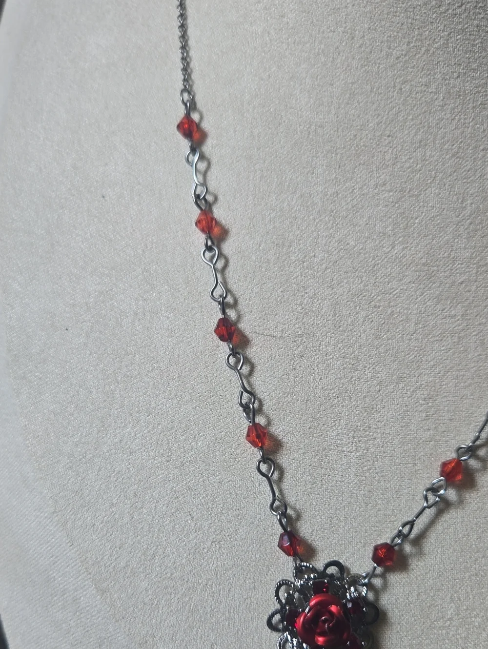 Vintage Victorian Red Crystal Flower Drop Necklace - In Gunmetal 💫
